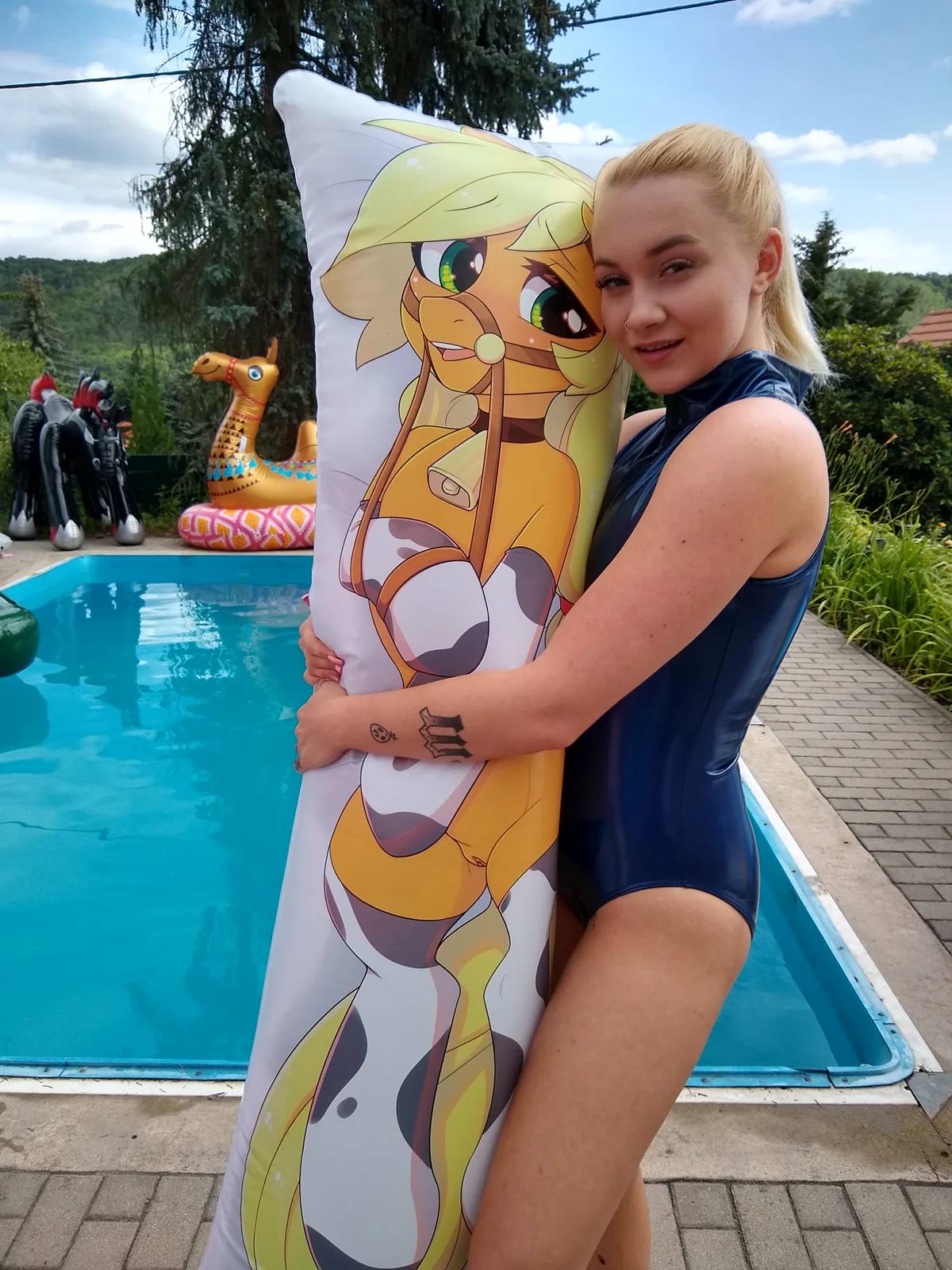 Applejack by Fensu - Inflatable body pillow - Image 4