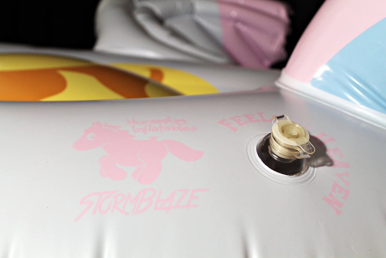 Feels like Heaven - inflatable pony float - Image 5