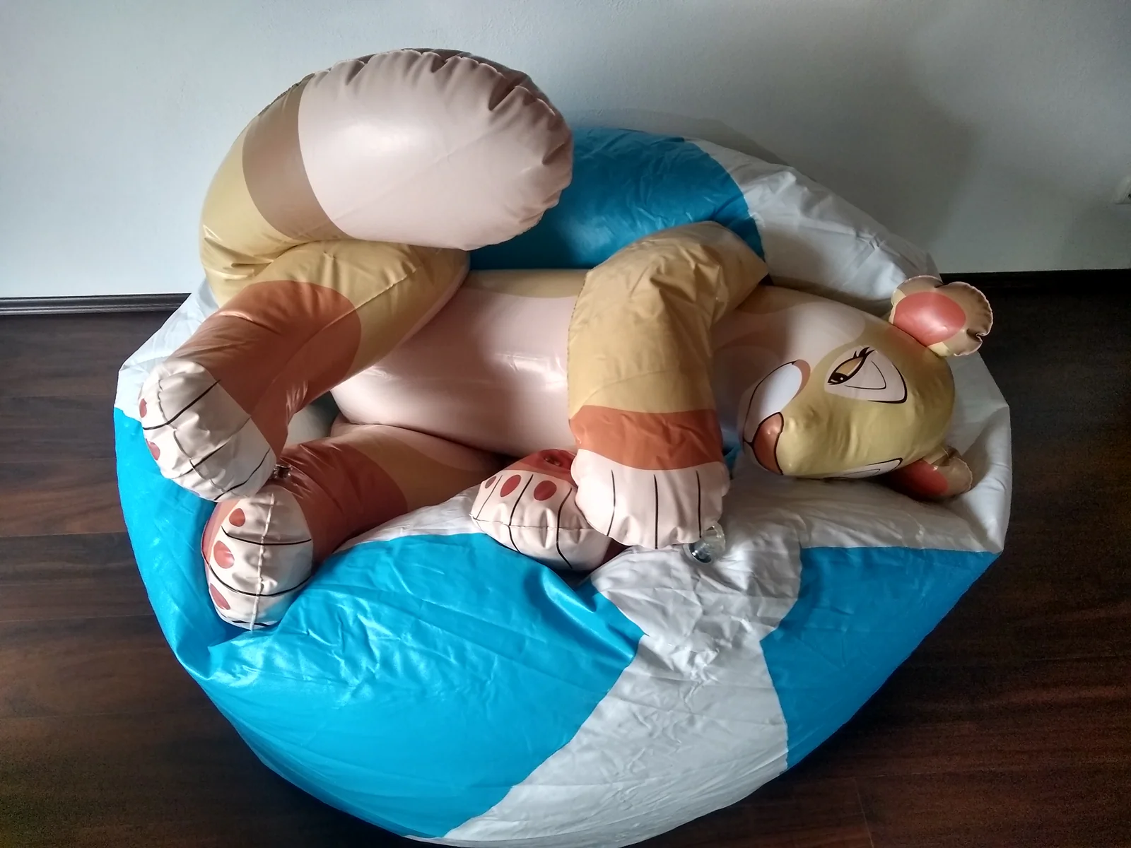 Inflatable Cougar by Lizet - Image 5