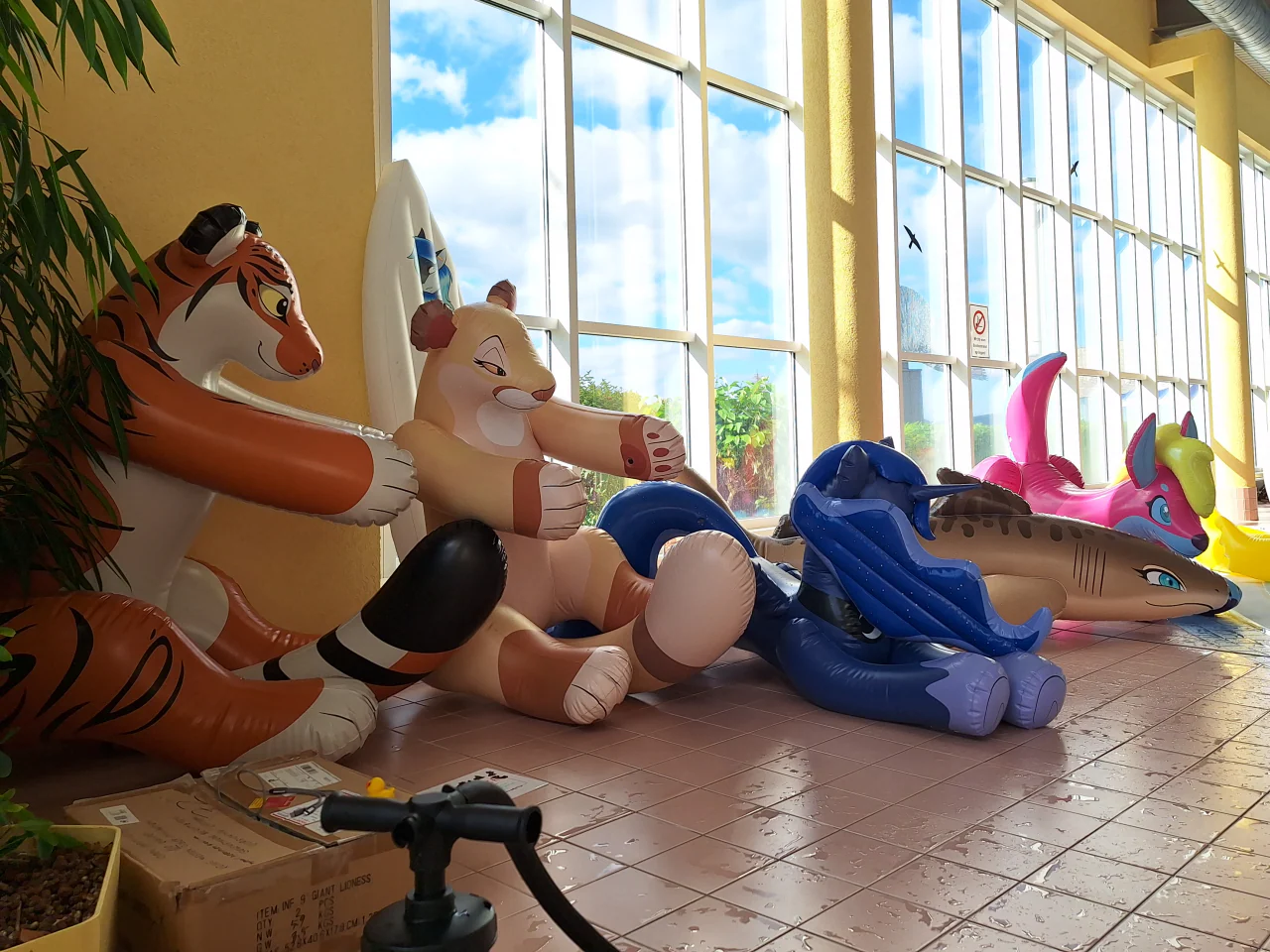 Inflatable Cougar by Lizet - Image 8